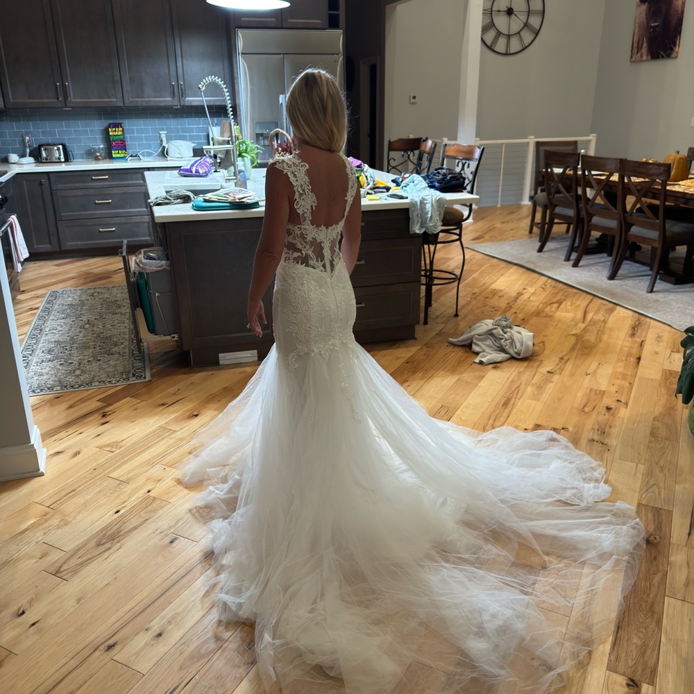 Wedding dress - Picture 5 of 8